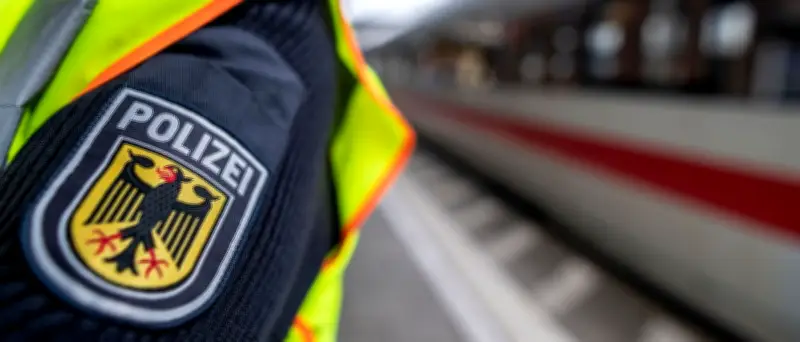 Mutmaßlicher Gepäckdieb am Berliner Hauptbahnhof gestellt: Frau verlor Koffer im Zug