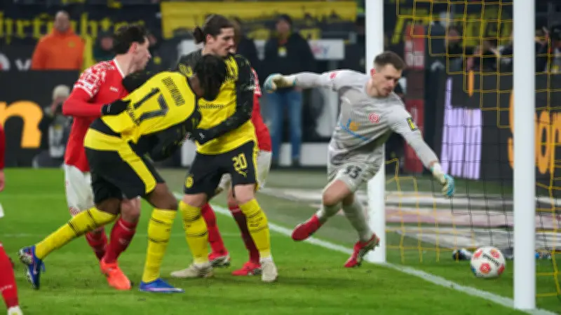 Nach 0:4 in Dortmund: Mainz-Torwart Batz erntet Trainer-Kritik nach Luftdebakel