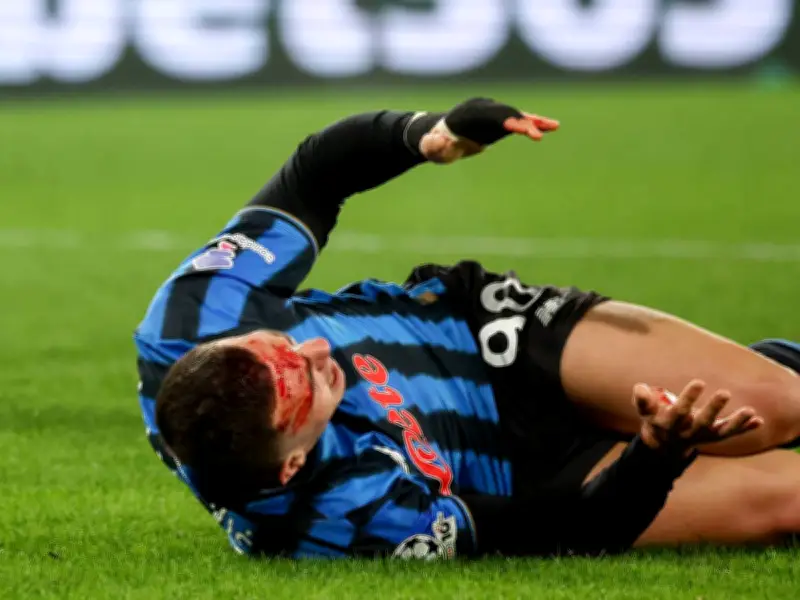 Nach Bensebaini-Tritt: Atalanta-Stürmer zeigt Verletzungen nach Champions-League-Drama