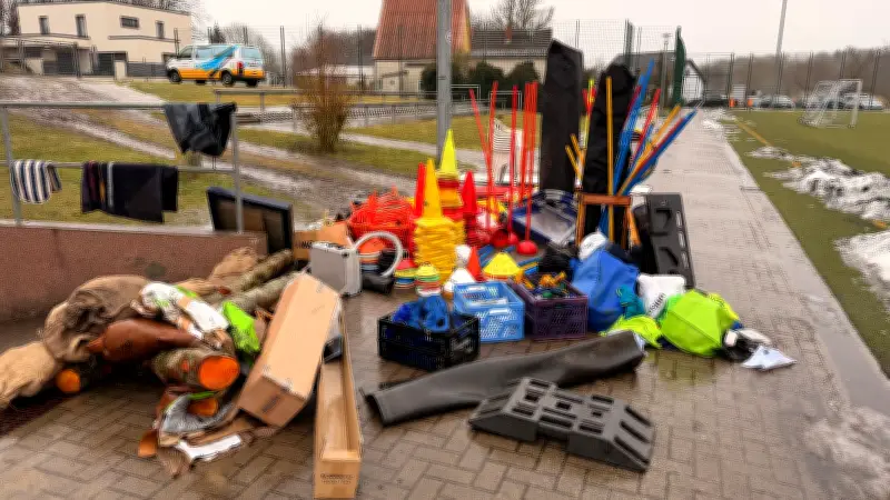 Nach Überflutung: Dorf-Fußballverein wird durch überwältigende Hilfsbereitschaft gerettet