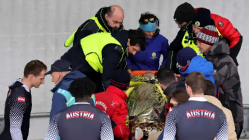 Nach Olympia-Sturz: Bob-Pilot Mandlbauer in Vonn-Klinik verlegt - Halswirbel-Problematik