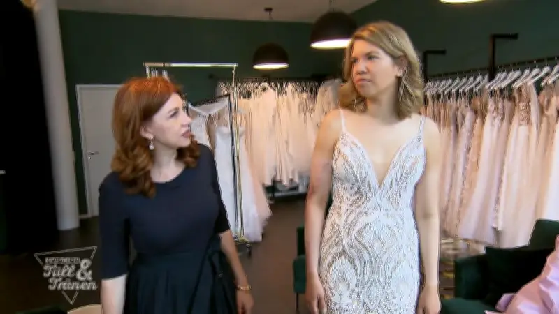 Nach Unfall: Kathi zeigt stolz ihre Narben bei der Brautkleid-Anprobe