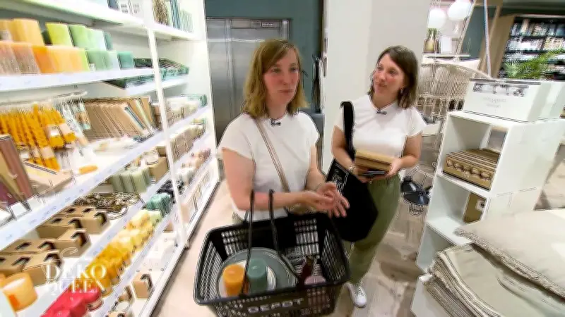 Nadine und Julia gestalten Küche mit Buntglas: Wird die Deko-Queen das Ruder rumreißen?