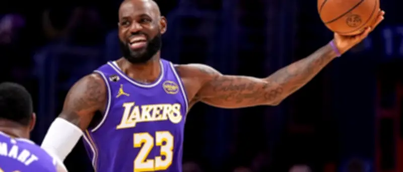 NBA: LeBron James stellt mit 41 Jahren neuen Triple-Double-Rekord auf