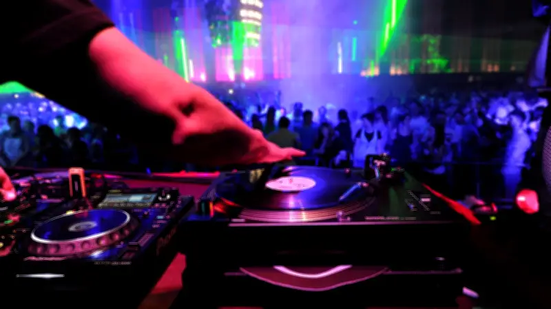 Neubrandenburger verwandelt Jahnsportforum in Techno-Tempel: Rave-Event im Dezember