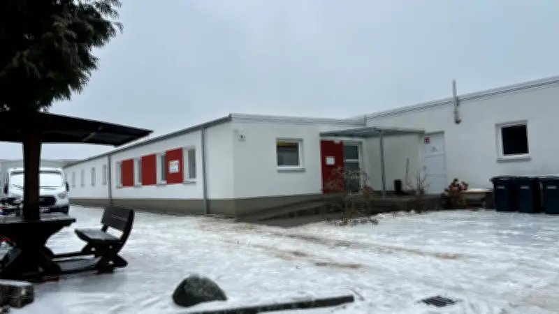 Neubrandenburgs Notunterkunft bietet Schutz vor Winterkälte für Obdachlose