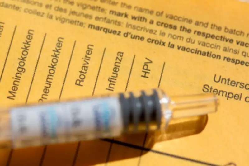 Neue Impfempfehlung: Meningokokken-Impfung für Jugendliche ab 12 Jahren