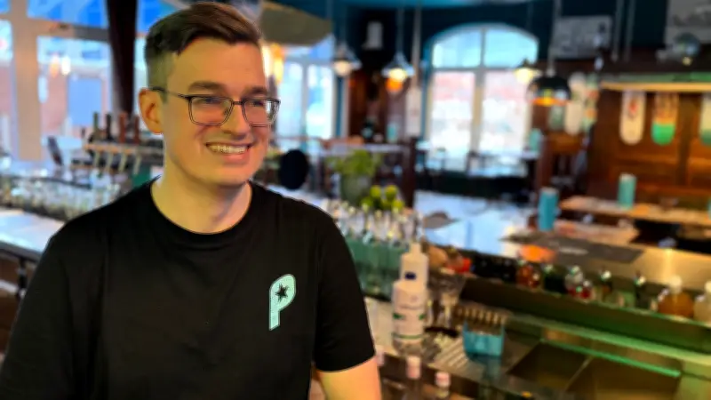 Neue Sportsbar Philly's in Rostocker Altstadt eröffnet: Biergarten, Leinwand und Premium-Burger