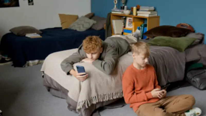 Neue Studien warnen: Übermäßiger Pornokonsum gefährdet Entwicklung von Kindern und Jugendlichen