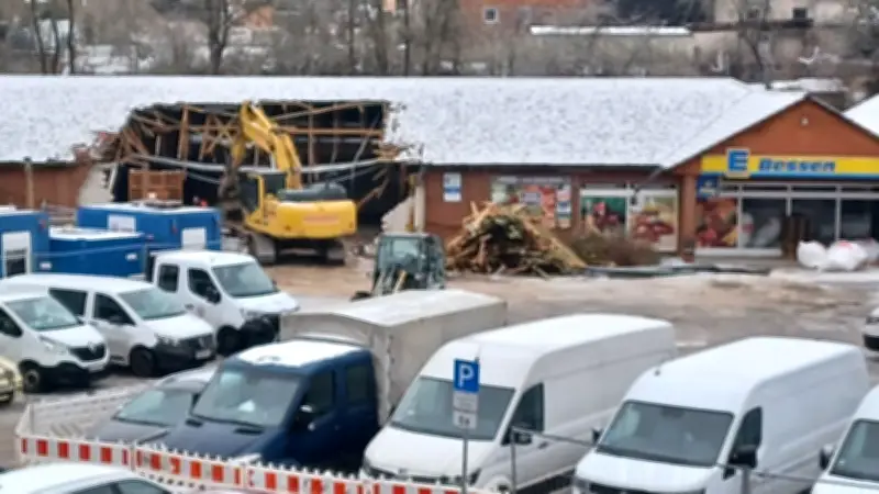 Neustrelitz: Alter Edeka-Markt abgerissen - Neubau mit 123 Parkplätzen entsteht