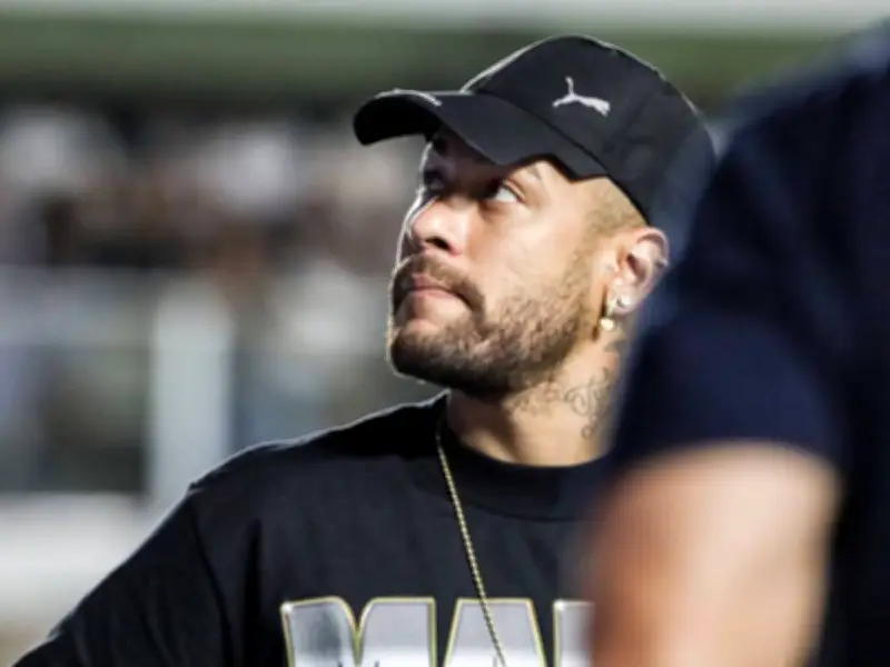 Neymars schmerzhaftes Comeback: Üble Grätsche bei Rückkehr nach Verletzung