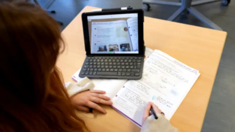 Niedersachsen investiert 800 Millionen Euro in Tablet-Offensive für Schulen bis 2031