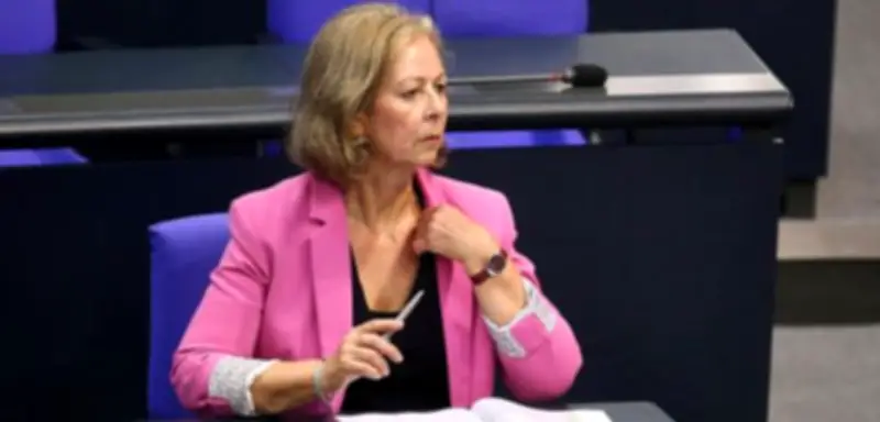 Niedersächsische AfD-Landesgruppe fordert Mandatsverzicht von Martina Uhr nach Vetternwirtschaftsvorwürfen