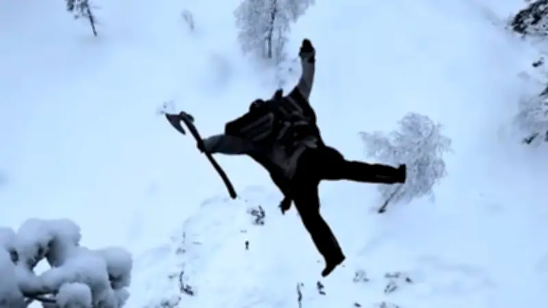 Norweger überlebt 20-Meter-Sturz beim Twitch-Stream: 'Todesspringen' mit Axt