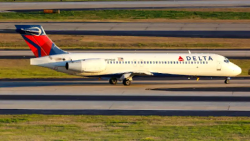 Notlandung in Houston: Passagier stürmt Cockpit – Boeing muss nach 17 Minuten umkehren