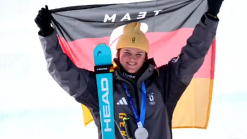Olympia 2026: Emma Aicher kämpft nach Abfahrts-Silber um Gold im Team-Slalom