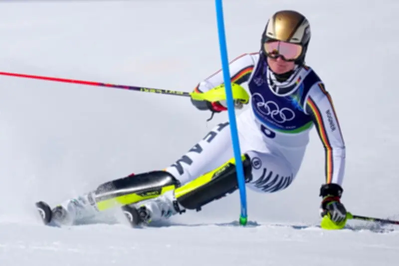 Olympia-Slalom: Lena Dürr auf Medaillenkurs, Mikaela Shiffrin klar in Führung