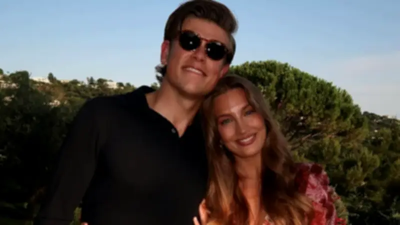 Olympia-Star Klaebo: Erster Kuss nach dreimonatiger Quarantäne für Gold-Rekord