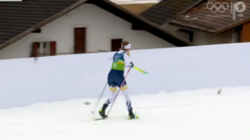 Olympisches Langlauf-Drama: Schwedin verliert Ski nach spektakulärem Sturz
