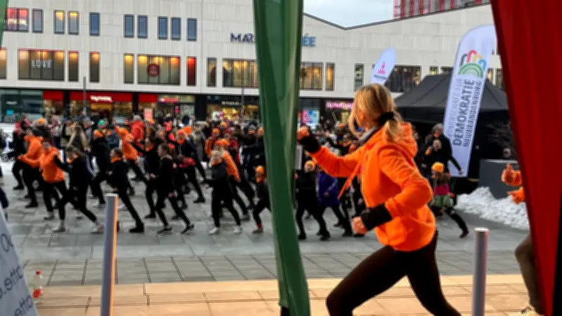 One Billion Rising in Neubrandenburg: Tanzdemo gegen Gewalt an Frauen