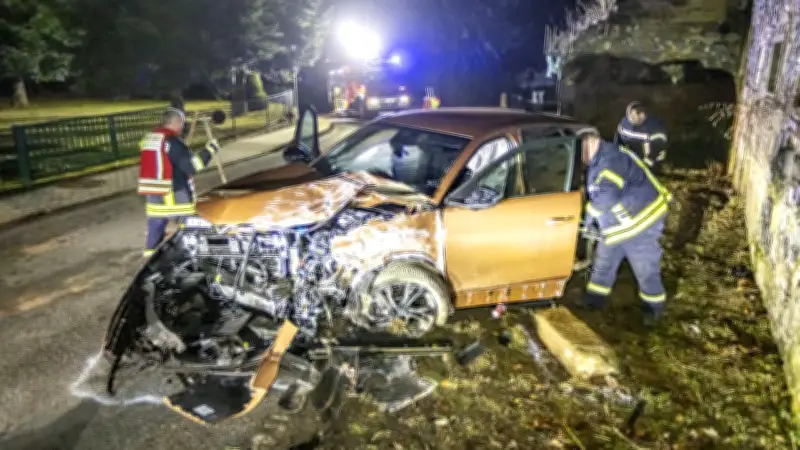 Opel kracht in Hauswand: Polizist schießt auf flüchtenden Autodieb in Sachsen