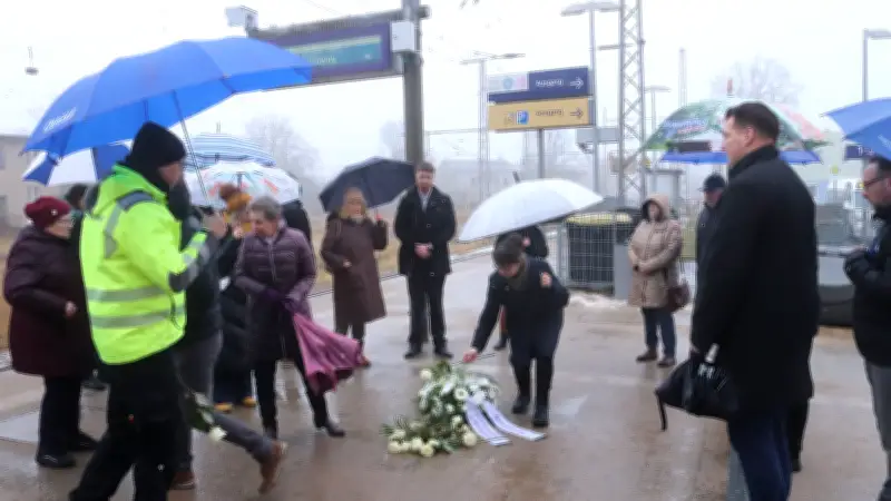 Pasewalk gedenkt deportierter jüdischer Bürger mit bewegender Zeremonie am Bahnhof