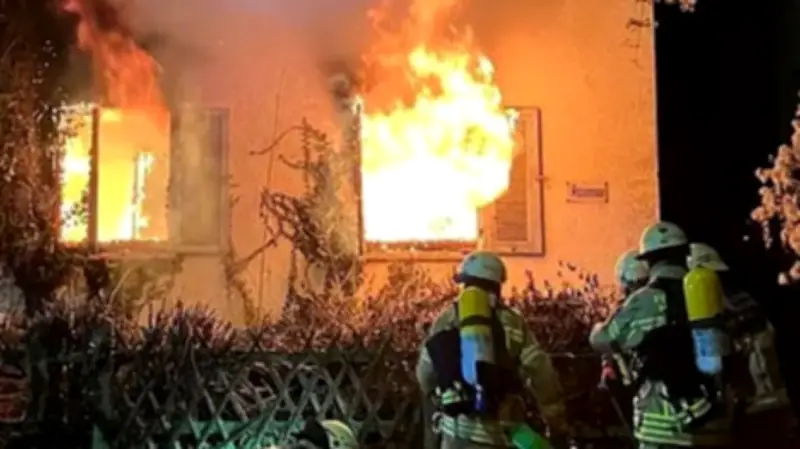 Passant verhindert Großbrand in Heilbronn: Geistesgegenwart rettet mehrere Reihenhäuser