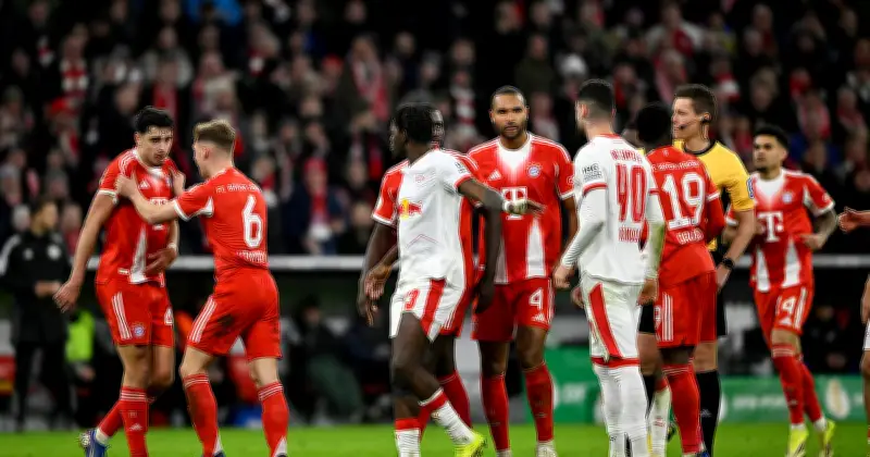 Pavlovics Emotionsausbruch: Kimmich rettet Bayern-Talent vor Platzverweis