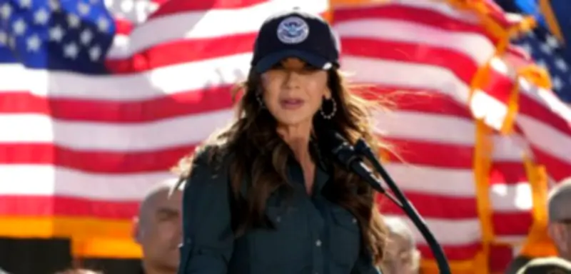 Pilot wegen vergessener Decke gefeuert: Neue Vorwürfe gegen US-Heimatschutzministerin Kristi Noem