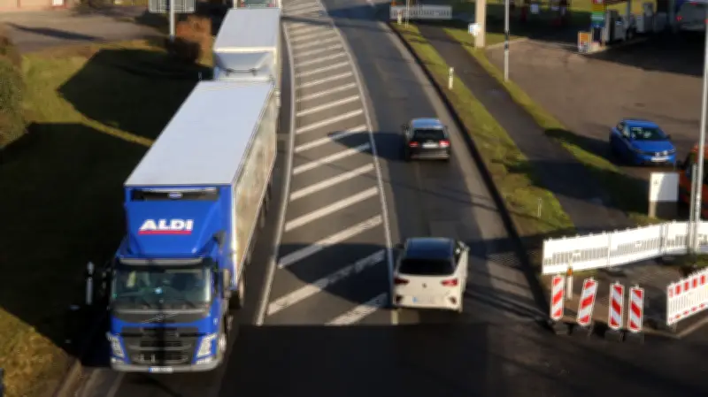 Plötzliches Verkehrschaos in Vorpommern: Vollsperrung der A20 löst Staus auf L35 aus