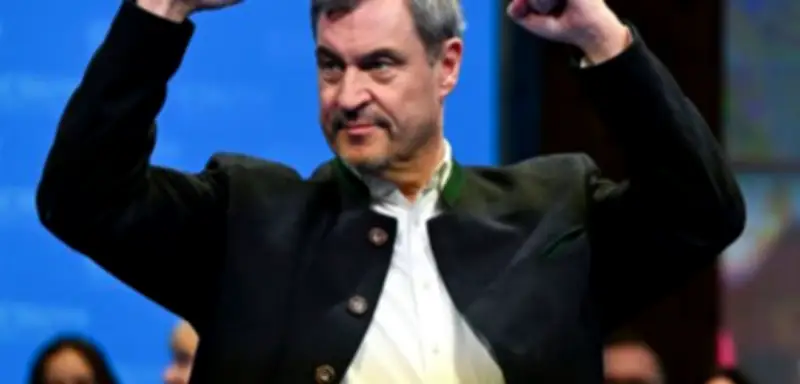 Politischer Aschermittwoch: Söder attackiert Gegner, Grüne vergleichen Merz mit Windows 95