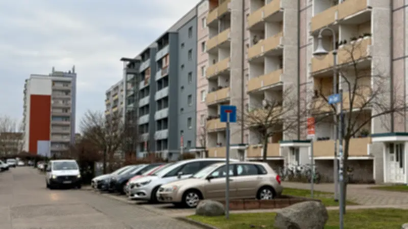 Polizei erkennt Wiederholungstäter: Betrunkener Autofahrer verliert Führerschein und fährt trotzdem weiter