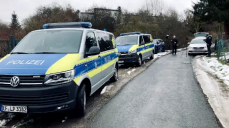 Polizei ermittelt wegen versuchter Tötung: Frau tot auf Bahngleisen, Mann schwer verletzt in Heilbad Heiligenstadt