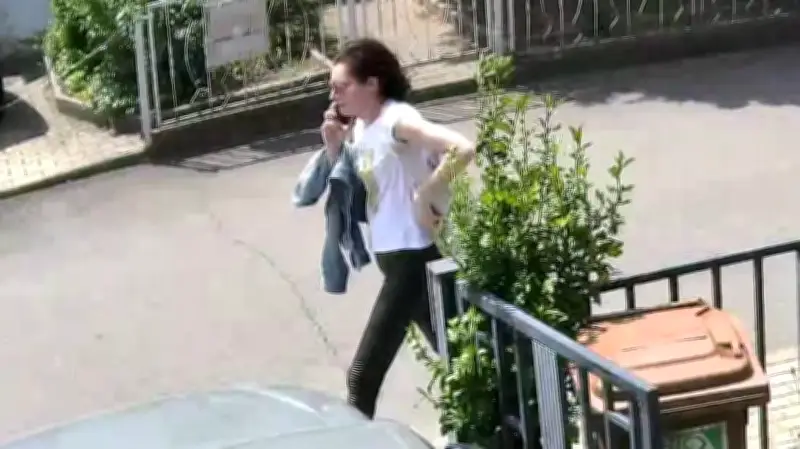 Polizei fahndet nach Geldbotin: Seniorin in Gera durch Schockanruf um fünfstellige Summe betrogen