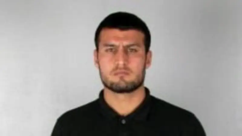 Polizei fahndet nach Messerangreifer: Taxifahrer in Baden-Baden schwer verletzt