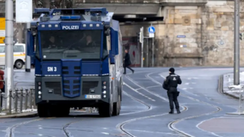 Polizei-Großeinsatz in Dresden: Sicherung von Gedenkveranstaltungen und Protesten