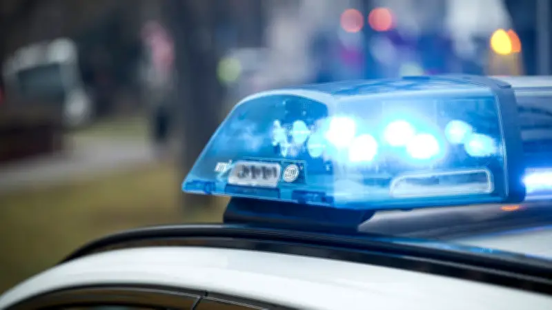 Polizei Halle sucht Ladendieb nach dreifachem Diebstahl in Drogerie