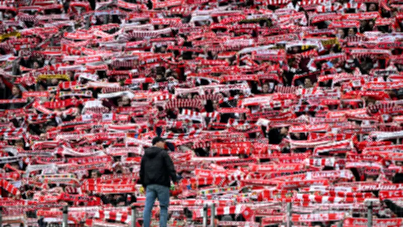 Polizei kesselt Köln-Ultras auf Raststätte ein: Betretungsverbot für Baden-Württemberg