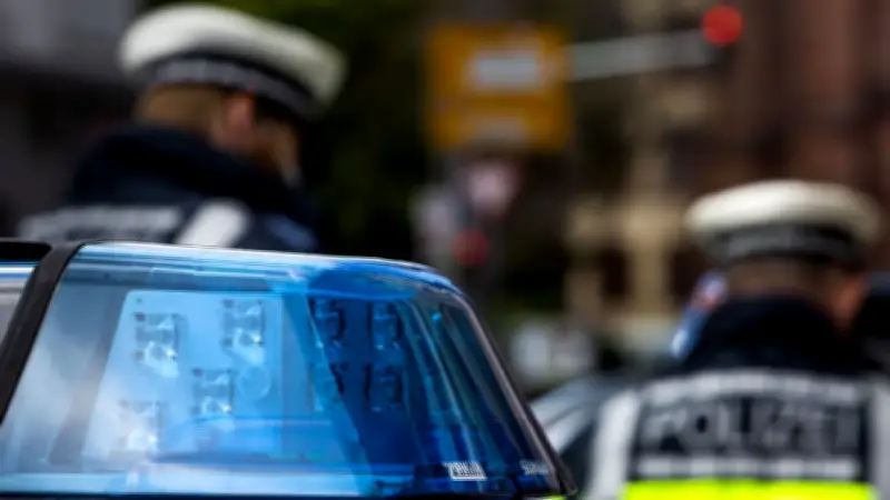 Polizei setzt Pfefferspray ein: Festnahmen bei Demo gegen AfD-Veranstaltung in Freiburg