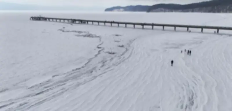 Polizei warnt eindringlich: Betreten der zugefrorenen Ostsee bei Rügen lebensgefährlich