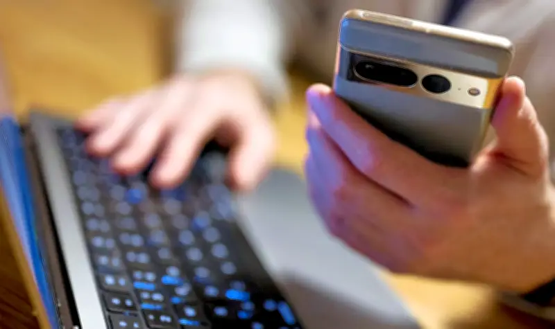 Polizei warnt vor Onlinebetrug: Mann aus Osternienburger Land entgeht Holz-Deal-Schaden