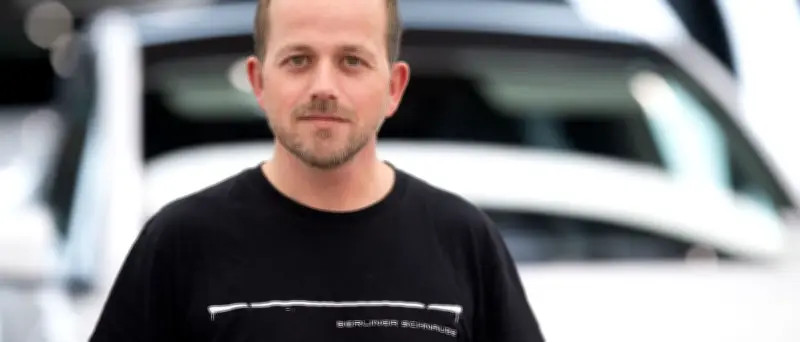 Polizeieinsatz bei Betriebsratstreffen: Tesla und IG Metall in Grünheide im Konflikt