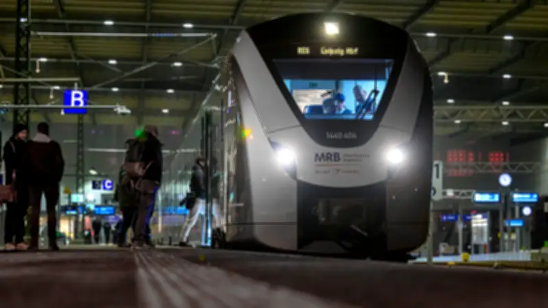 Polizist nach Kopfstoß im Krankenhaus: Mann (36) randaliert bei Fahrscheinkontrolle in Chemnitz