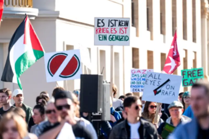 Potsdamer Demonstration gegen Gaza-Krieg: 200 Teilnehmer fordern Frieden