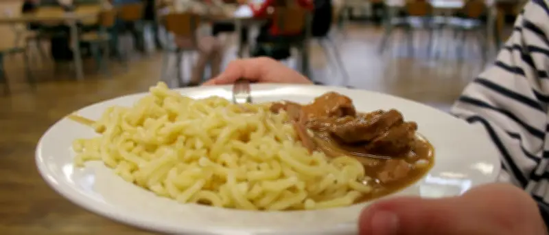 Potsdamer Jugendhilfeausschuss stemmt sich gegen Sparpläne für Schulessen-Preisdeckel