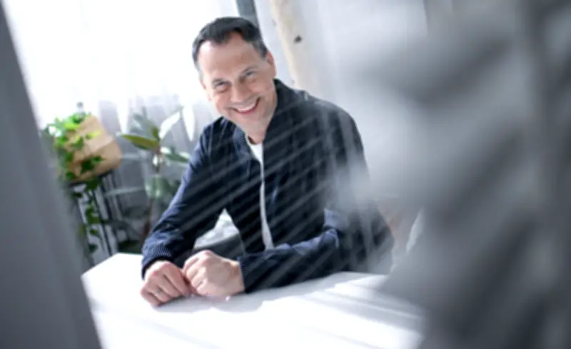 Prime Video verfilmt Fitzek-Komödie: Dreharbeiten zu 'Der erste letzte Tag' gestartet