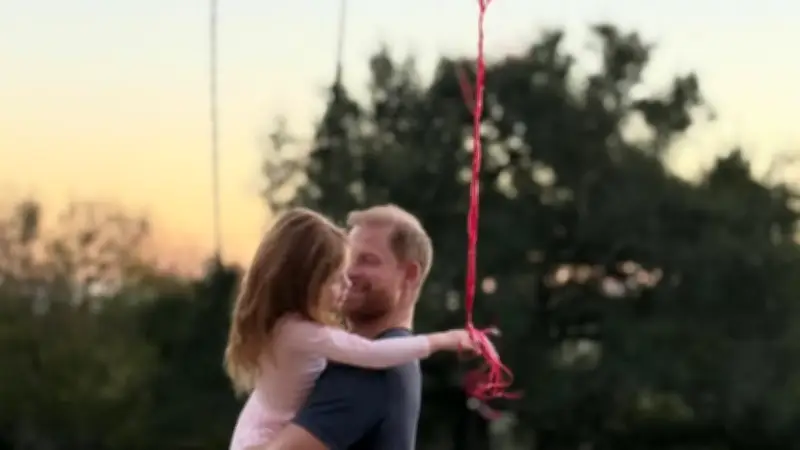 Prinz Harry und Meghan: Valentinsgrüße mit Lilibet und Luftballons trotz Gegenwind