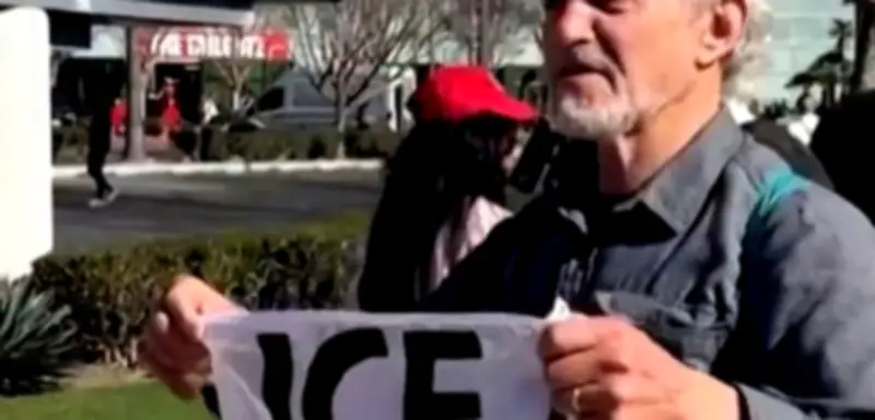 Protest beim Super Bowl: Aktivisten verteilen Anti-ICE-Handtücher – Bad Bunny sendet Botschaft