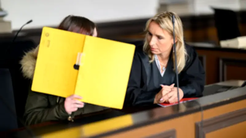 Prozess in Niedersachsen: Mutter versteckte totes Baby im Gefrierfach - Vorwurf des Totschlags