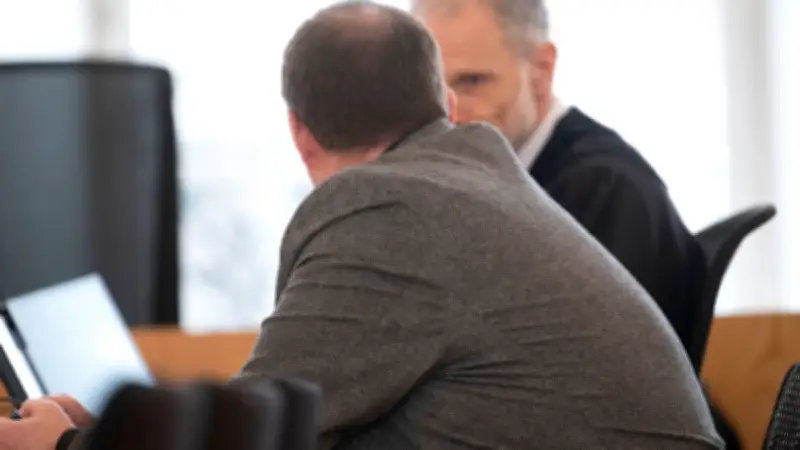 Prozess um tödlichen Unfall in Esslingen: Fahrer entschuldigt sich bei Angehörigen